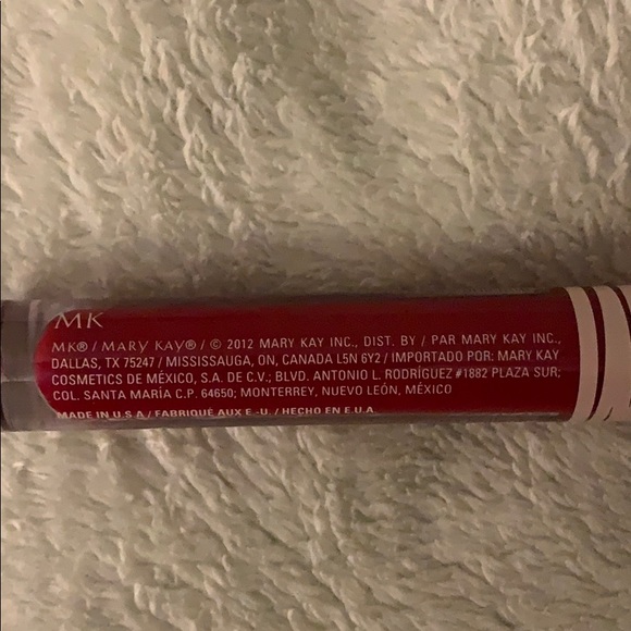 Mary Kay red lip color - Picture 2 of 3